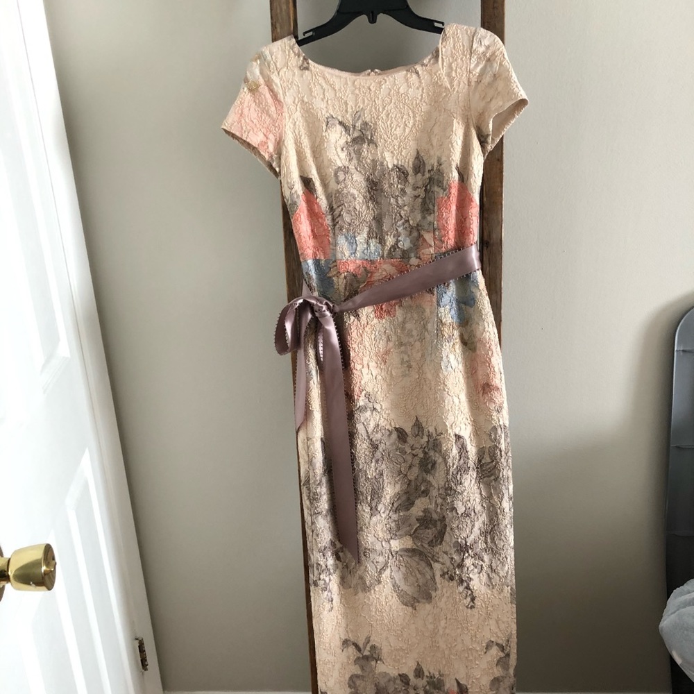 Adrianna Papell • Beautiful and Elegant Dress - Picture 3 of 6